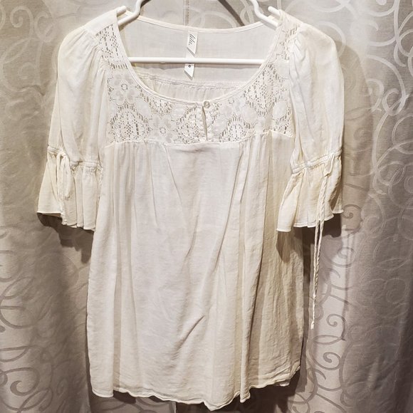 Lilu Tops - White Peasant Blouse with Lace and Bows - Lilu Medium